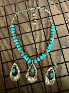 Brighton Santa Fe Southwestern Beaded Turquoise Silver Tone Necklace/Earring Set